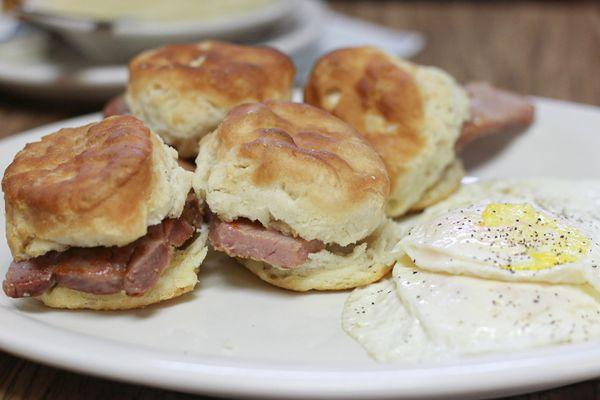 Wendell Smith's Restaurant. Nashville meat and three. Old meat n 3 serving southern food and country cooking. Country Ham biscuits.