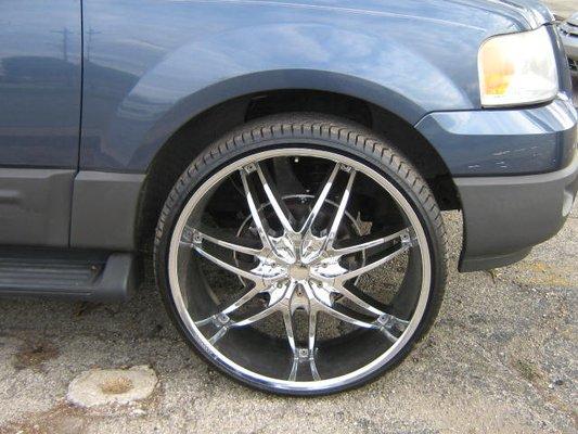 FORD EXPEDITION WITH 28 INCH RIMS