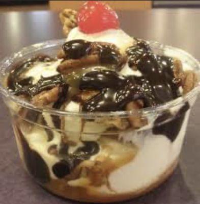 Roberts' turtle sundae (very good)