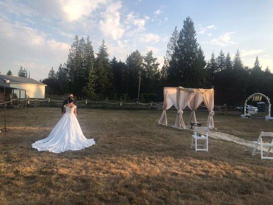 Pacific NW wedding with excellent thoughtful tasting favors.