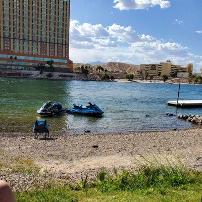 Jetskis across the hotels on the river.