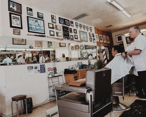 Del's Barber Shop