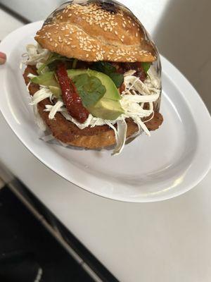 Cemita poblana de milanesa de puerco