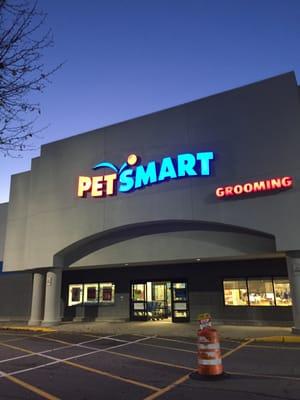 Braintree Petsmart -- Marketplace @ Braintree : 250 Grossman Drive, Braintree    Storefront