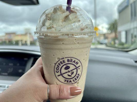 White Chocolate Ice Blended (12 oz.) | Velvety in texture; it has a more sweet & creamy flavor due to the white chocolate.