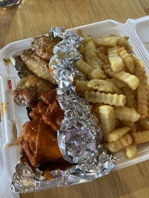 Ten wings (garlic Parm and Buffalo) with fries