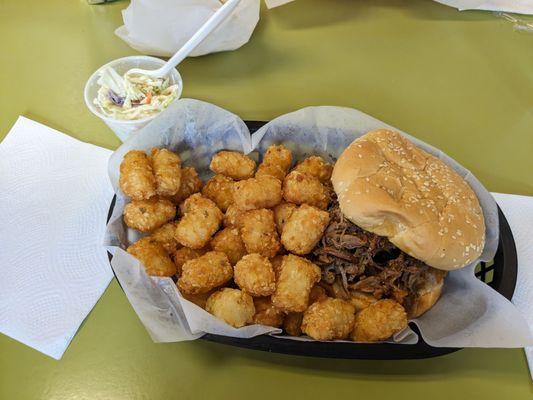 Pulled pork with tots