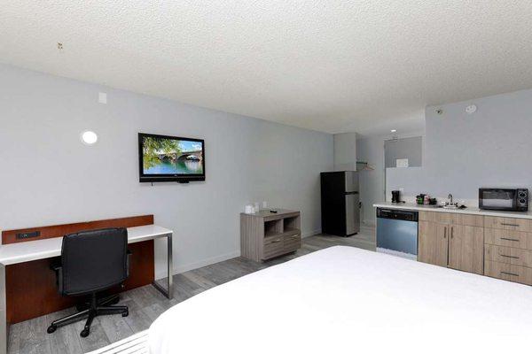 Studio Suites Lake Havasu City single