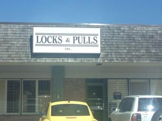 Locks & Pulls