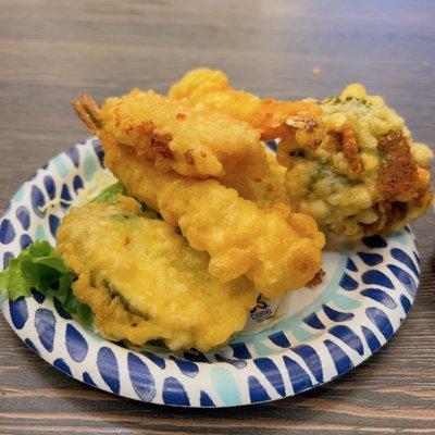 Shrimp tempura, and vegetable tempura that accompanies the udon