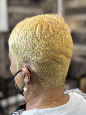 Blondes have waaay More Fun!!
*especially at Fade Factory