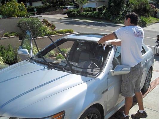 Jason Lowe replaces my windshield