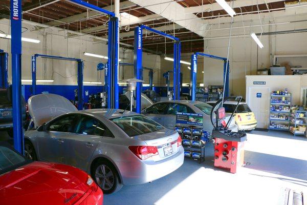 Our workshop provides excellent service for your vehicles.