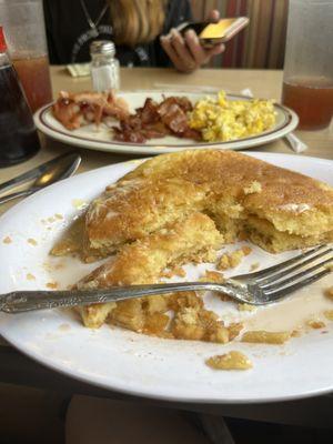 Cold eggs, and bacon with semi warm pancakes