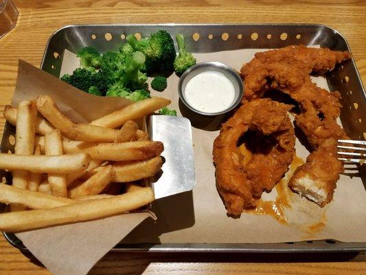 Buffalo Chicken Crispers with broccoli and fries