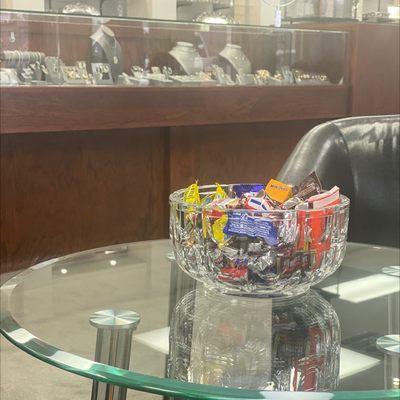 Candy bowl in eating area - a nice & tempting touch