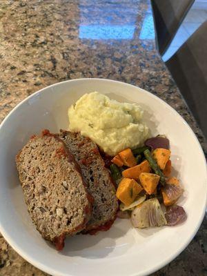 Meatloaf, mashed potatoes, and veggies.  Made by Sammy