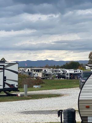 Campers, mountains