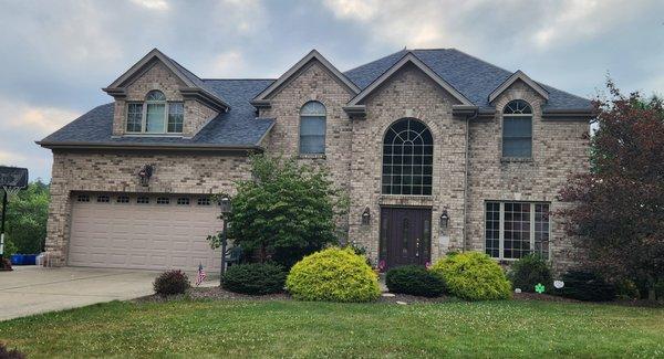 New roof in Owens Corning TruDefinition Duration Estate Gray.