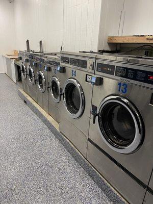 30 lb and 20 lb washers 

All washers have tap to pay card readers