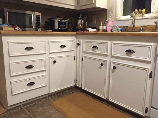 Updated this farmhouse kitchen with a couple fresh coats of paint on the cabinets in color "Snowbound" & added new hardware too