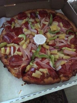 Medium pizza with pepperoni, ham, green pepper, onion and pineapple