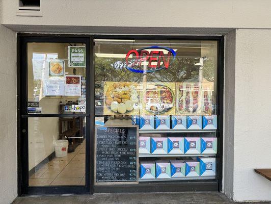 Store front in Mānoa Marketplace.