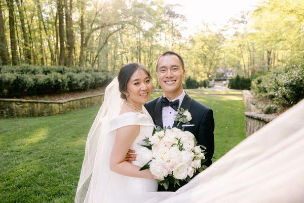 Wedding photos around the Swan House. We wanted to get married here from the very beginning. Photo by Leigh Wolfe Photography.