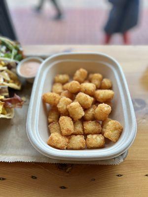 StrEAT tots