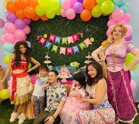 Rapunzel & Moanna Party at Play & Parties. 
Ready to party without the stress?
Give us a call !