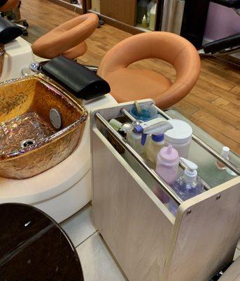 Soak~ (I Just Think This Pedi Sink Is So Unusually Nice)