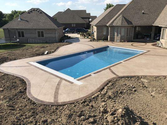 Vinyl liner pool with custom concrete