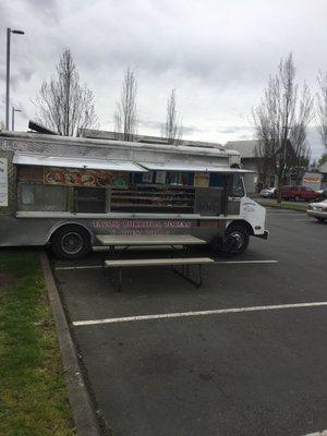 Taqueria El Rey truck in Saars parking lot.