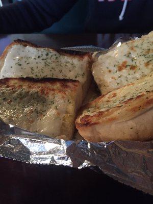 4 slice garlic bread with cheese