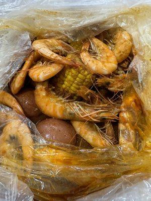 3 lbs shrimp with corn and potatoes