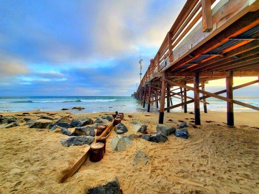 Bike/walk to the pier.  Many restaurants to choose from.  Can fish at the pier too or just enjoy a nice sunset.