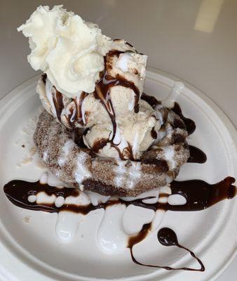 CHURRO SUNDAE: churro, double scoop of churro ice cream, marshmallow and chocolate sauce - SO GOOD!