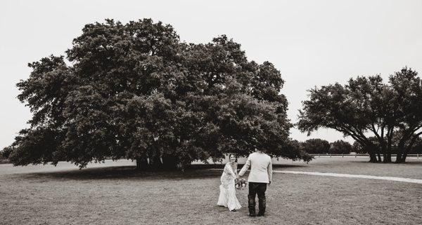 Modern farmhouse-inspired wedding venue in Johnson County, Cleburne Texas.