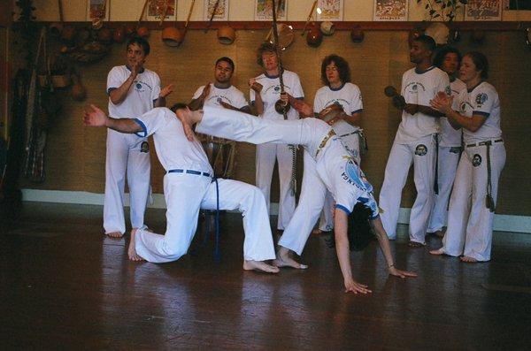 Capoeira Mandinga First Oakland Academy - Meia Lua e Esquiva