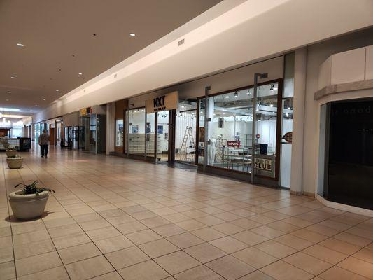 Last day the interior of the mall was open.