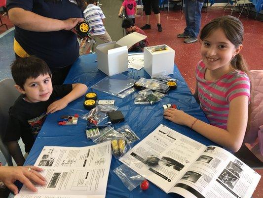 Building a LEGO robot so they can BATTLE!!