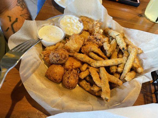 Catfish basket with fried green beans