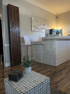 Front desk, relaxing waiting area