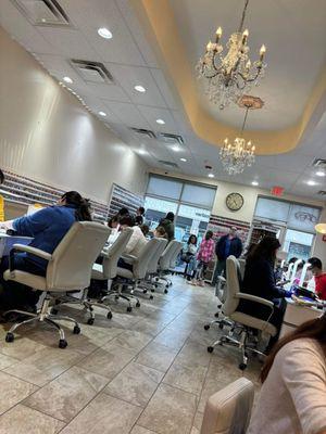 Q Nails & Spa