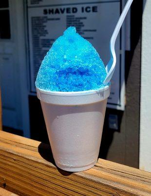 Blueberry snowcone goes well with these hot days!