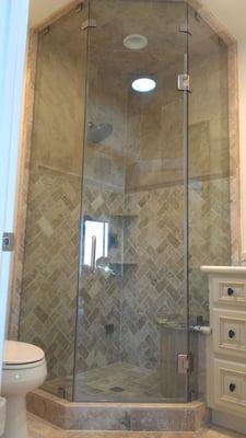 Frameless steam shower with transom