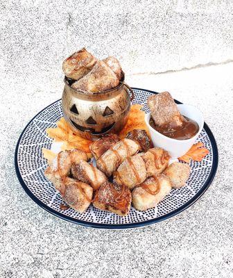 Pumpkin spice pretzel bites with caramel dipping!