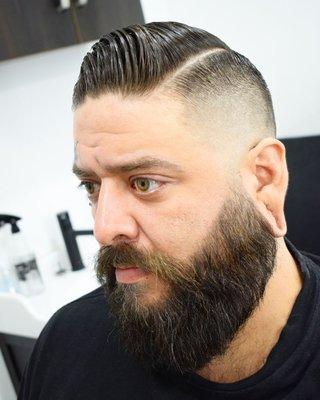 Sidepart pompadour with a skinfade