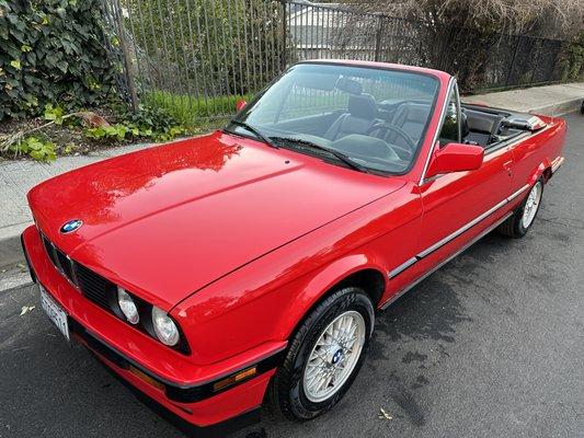 Bmw 325i Looks Glossy with a 2 year ceramic coating protection