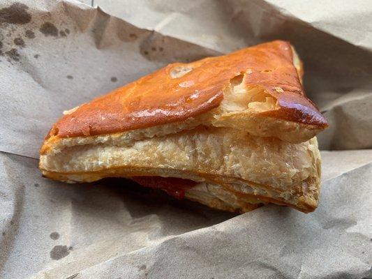 Pastelito de guayaba con queso